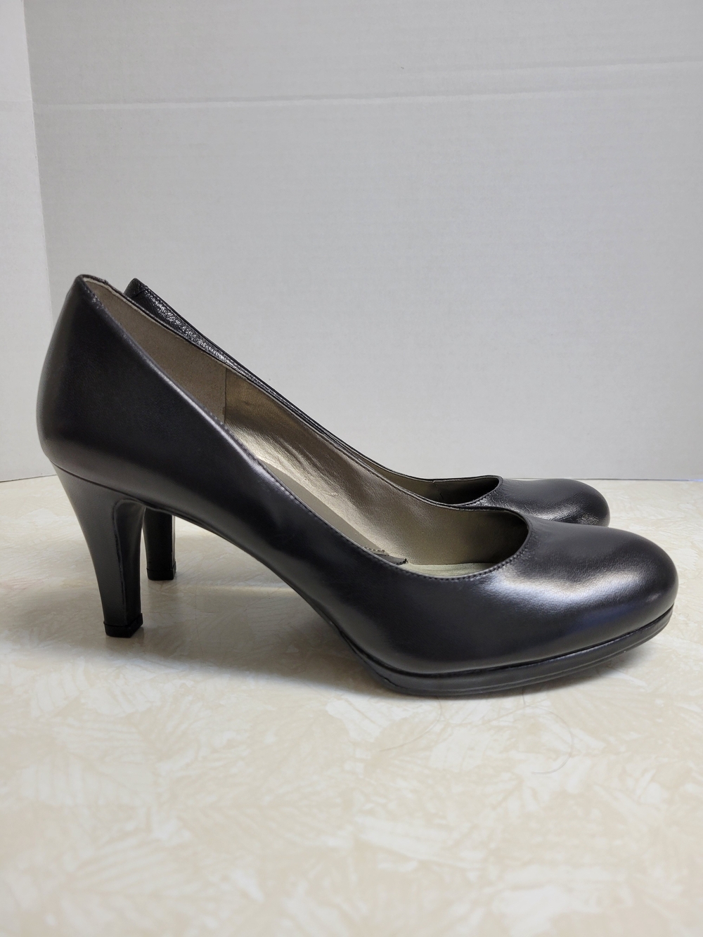 Naturalizer Black Leather Mid-Heel Pumps
